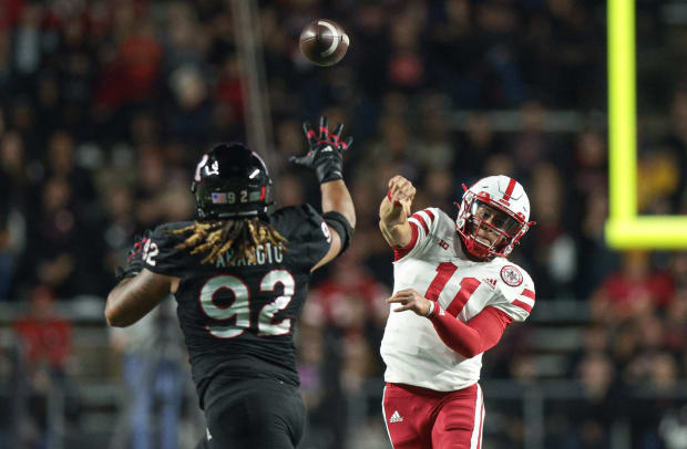 Casey Thompson pass vs Rutgers 2022 Nebraska football 2nd half Mayan Ahanotu USATSI_19193048